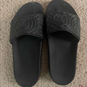 Gucci matelasse rubber slides